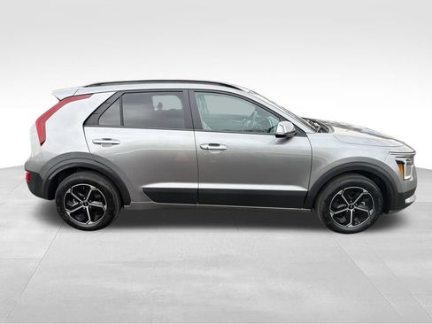 Certified 2025 Kia Niro EX image 10