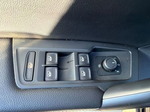 Used 2023 Volkswagen Tiguan S image 23