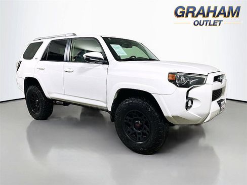 Used 2017 Toyota 4Runner SR5 Premium image 1