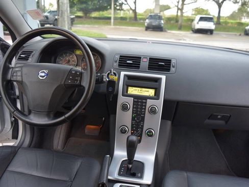 Used 2011 Volvo V50 T5 image 56