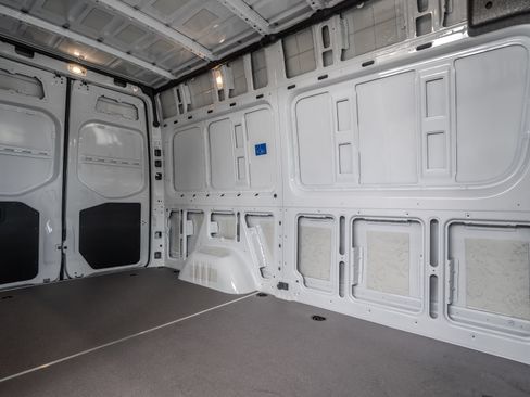 Used 2025 Mercedes-Benz Sprinter 2500 image 30