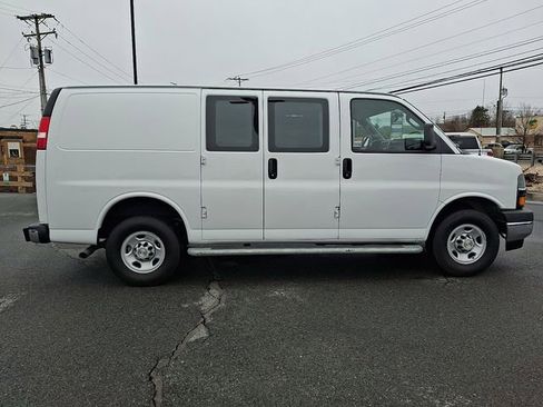 Used 2024 Chevrolet Express 2500 w/ Driver Convenience Package image 7