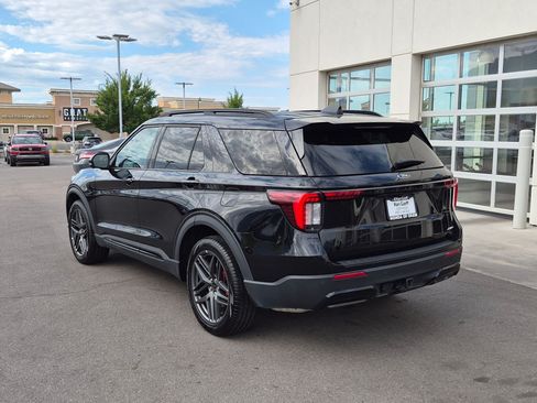 Used 2025 Ford Explorer ST-Line w/ ST-Line Street Pack AWD/4WD image 9