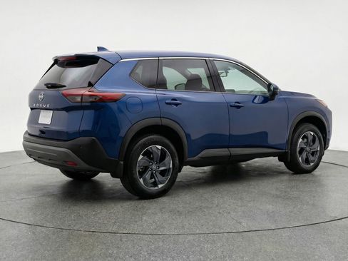 Used 2025 Nissan Rogue SV FWD image 9