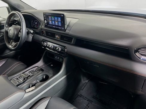 Used 2025 Honda Pilot TrailSport image 28