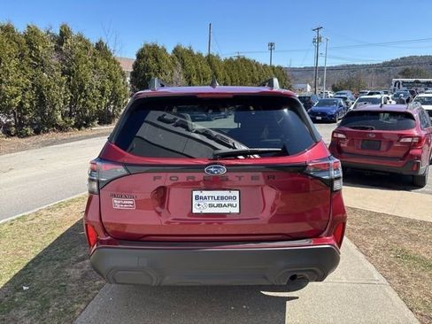 Used 2025 Subaru Forester Premium AWD/4WD image 5
