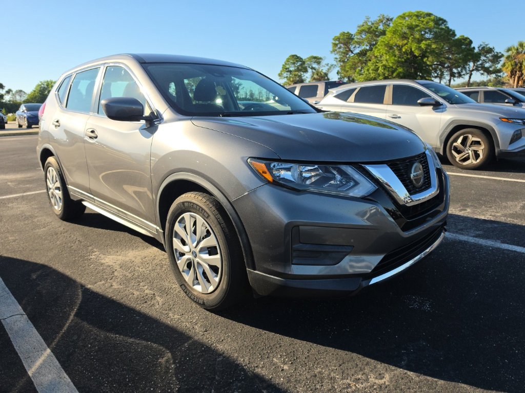Used 2020 Nissan Rogue S FWD image 2
