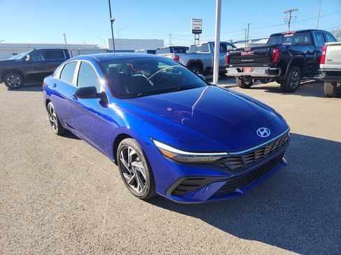 Used 2025 Hyundai Elantra SEL w/ Cargo Package image 2