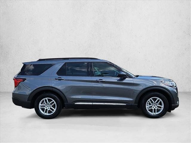 Used 2025 Ford Explorer Active RWD image 4