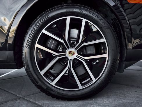 Used 2024 Porsche Cayenne Coupe image 18