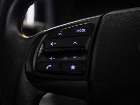Used 2023 Hyundai Venue SEL FWD image 19