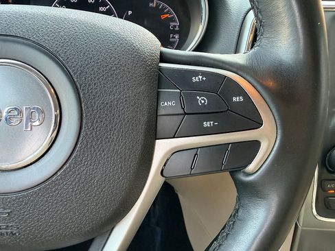 Used 2018 Jeep Grand Cherokee Laredo AWD/4WD image 20