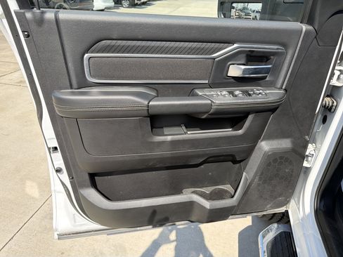 Used 2025 RAM 2500 Big Horn AWD/4WD image 12
