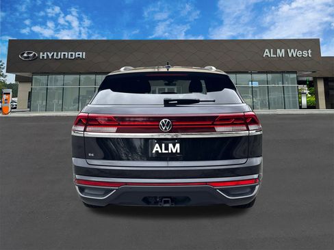 Used 2025 Volkswagen Atlas Cross Sport SE image 6