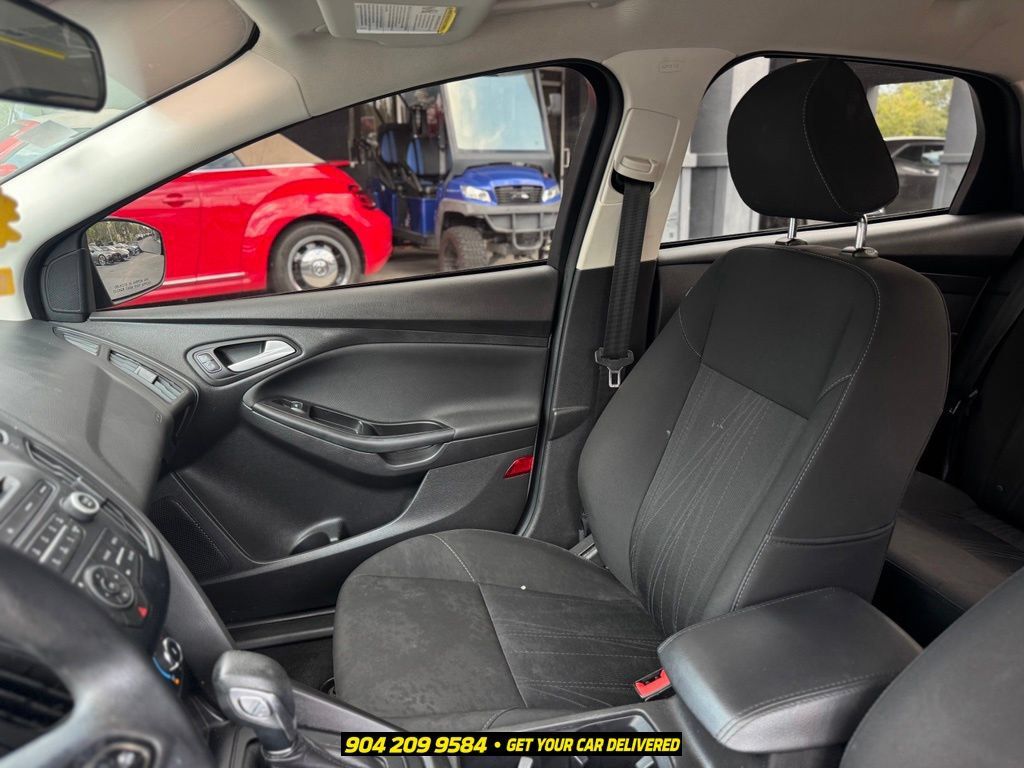 Used 2017 Ford Focus SE FWD image 14