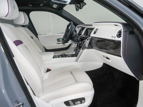 Used 2022 Rolls-Royce Cullinan w/ Dark Exterior Package AWD/4WD image 2