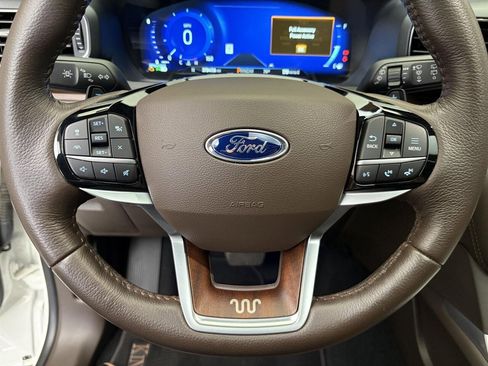 Used 2021 Ford Explorer King Ranch w/ Premium Technology Package AWD/4WD image 40