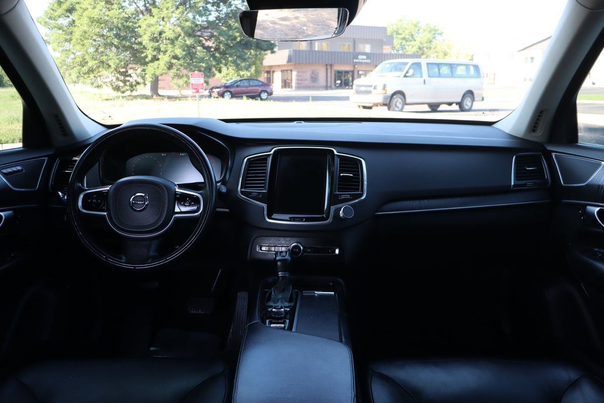 Used 2020 Volvo XC90 T5 Momentum AWD/4WD image 16
