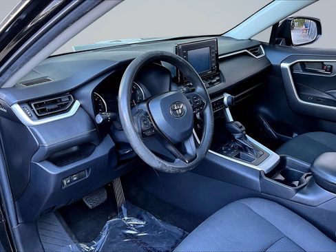 Used 2021 Toyota RAV4 LE FWD image 14