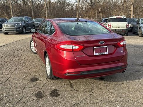 Used 2014 Ford Fusion SE image 4