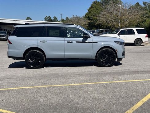 New 2025 Lincoln Navigator Reserve w/ Jet Appearance Package image 6