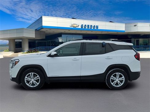 Used 2023 GMC Terrain SLE w/ Driver Convenience Package image 3