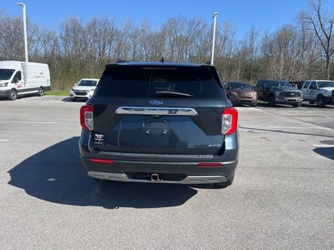 Used 2022 Ford Explorer XLT w/ Equipment Group 202A image 4
