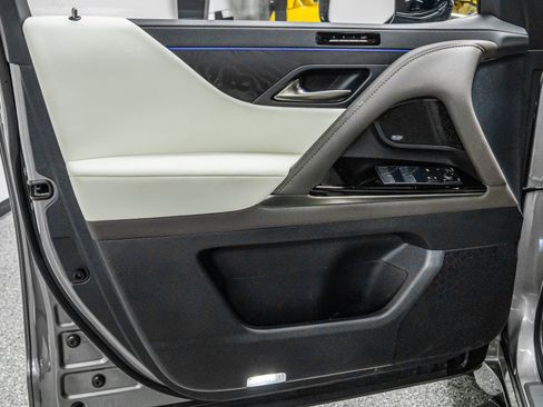 Used 2024 Lexus LX 600 4WD w/ Luxury Package image 40