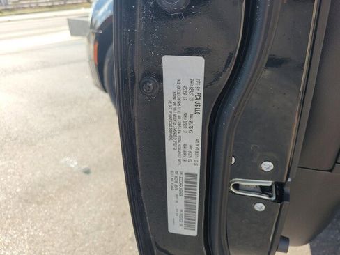 Used 2018 Chrysler 300 Touring image 16