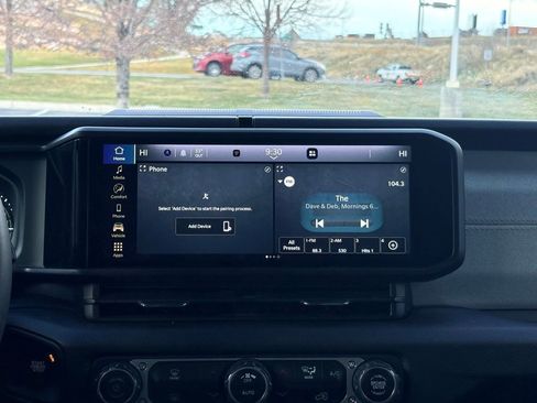 Used 2024 Jeep Wrangler Unlimited image 13