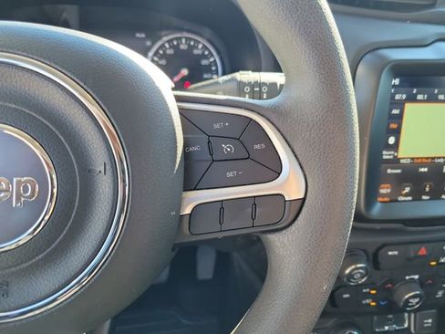 Used 2023 Jeep Renegade Latitude image 17