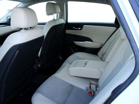 Used 2018 Honda Clarity Plug-In Hybrid image 14