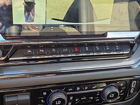 Used 2025 Chevrolet Silverado 1500 ZR2 w/ Technology Package image 29