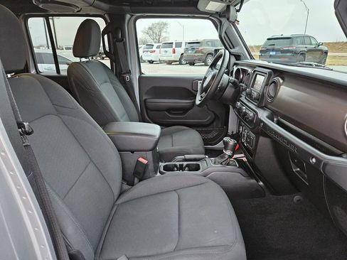 Used 2020 Jeep Wrangler Unlimited Sport S image 35