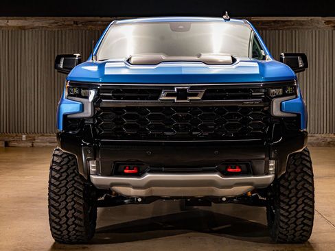 Used 2025 Chevrolet Silverado 1500 ZR2 w/ Technology Package image 12