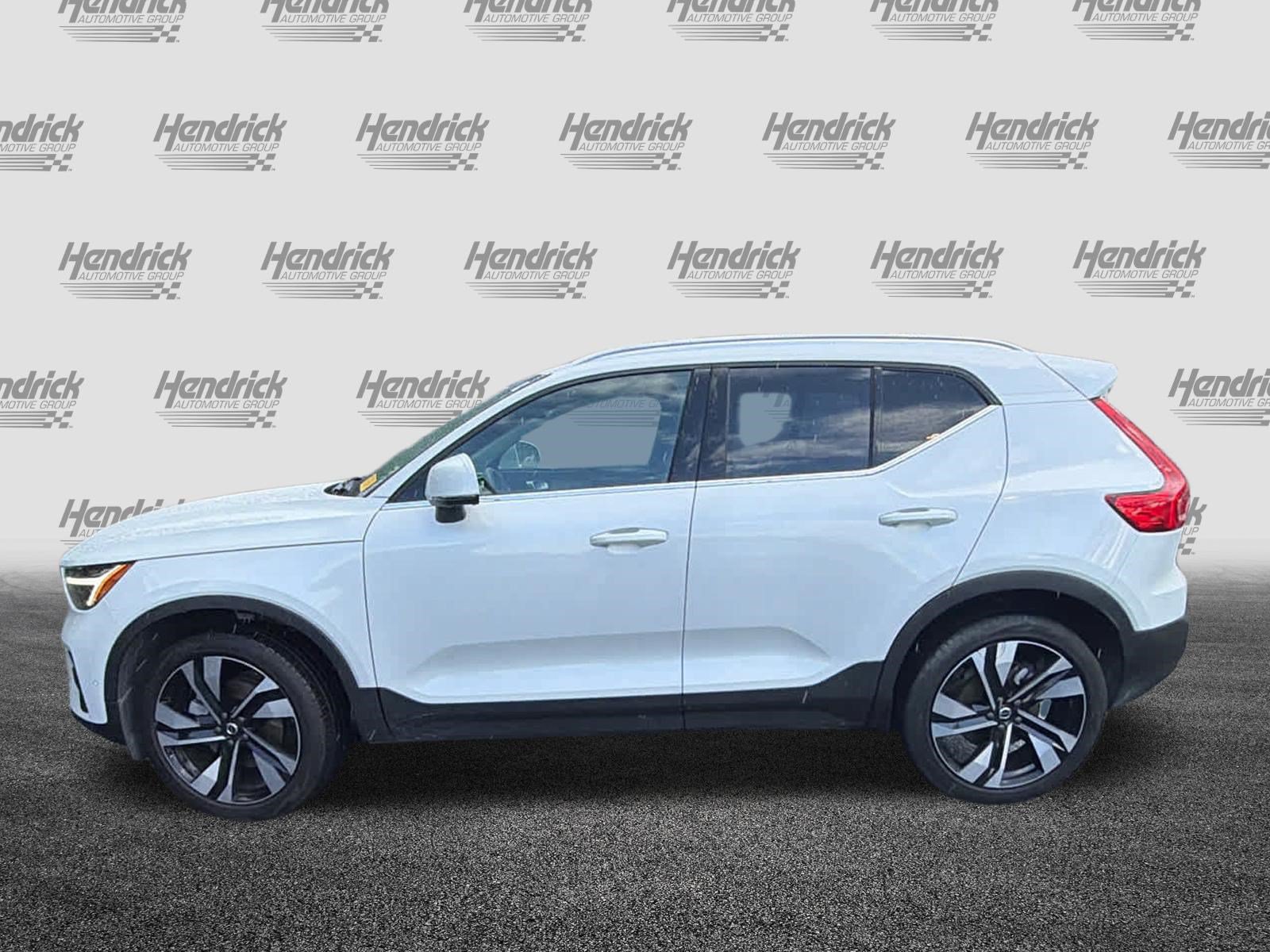 Certified 2024 Volvo XC40 B5 Plus AWD/4WD image 10