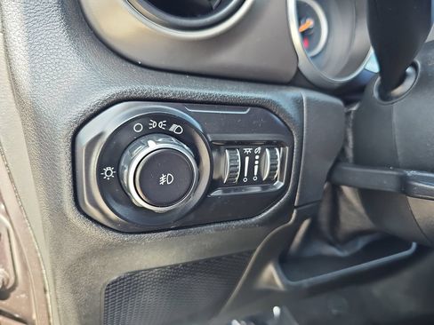 Used 2018 Jeep Wrangler Unlimited Sport AWD/4WD image 30