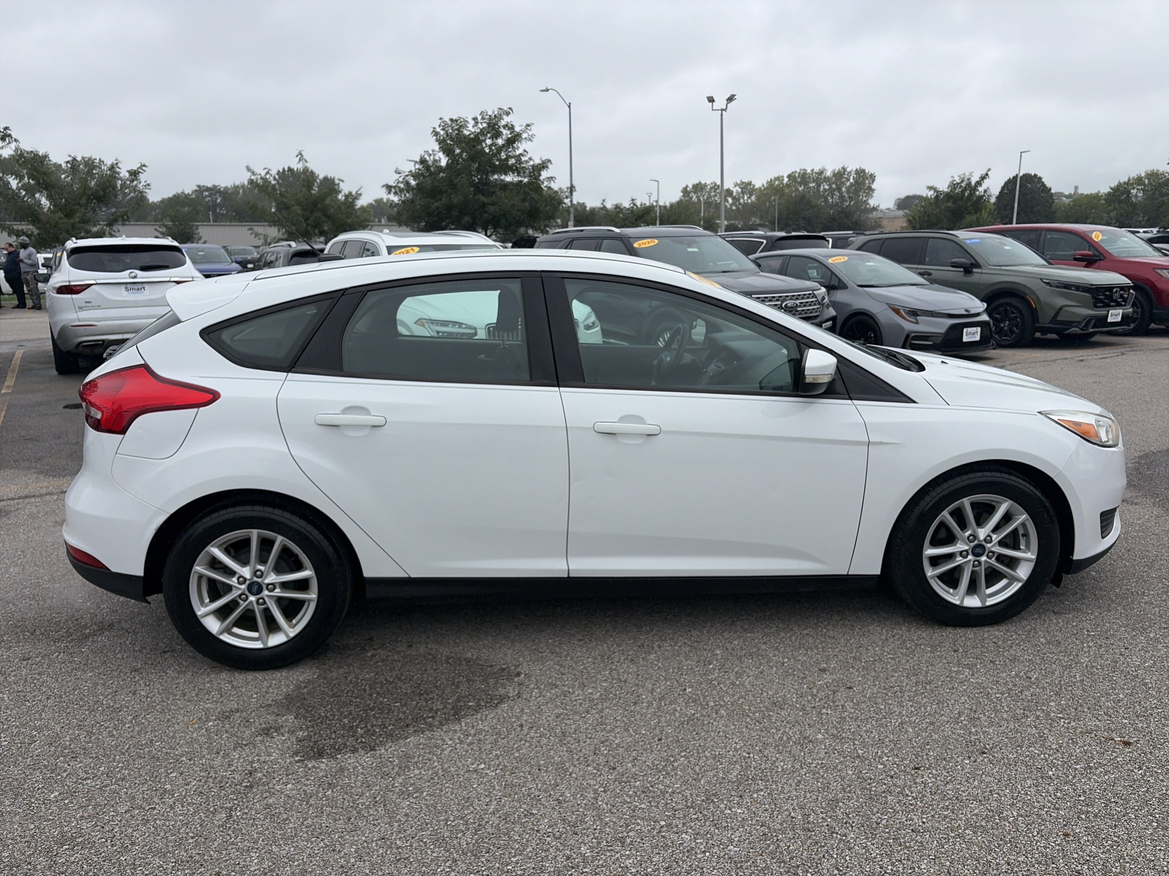 Used 2017 Ford Focus SE FWD image 4