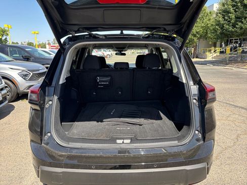 Used 2025 Nissan Rogue SV FWD image 33