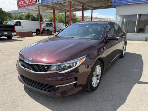 Used 2018 Kia Optima LX w/ 17" Alloy Wheels Package FWD image 2