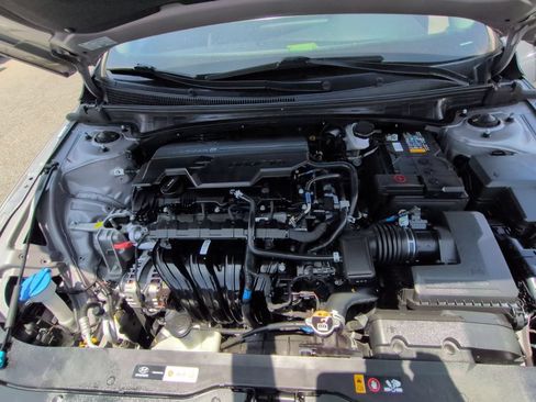 Used 2024 Hyundai Elantra SE FWD image 32