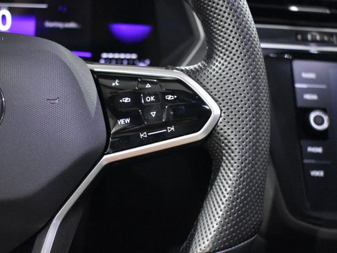 Used 2024 Volkswagen Tiguan SE R-Line image 17