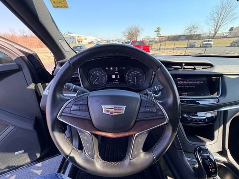 Used 2022 Cadillac XT5 Sportv w/ Technology Package image 11