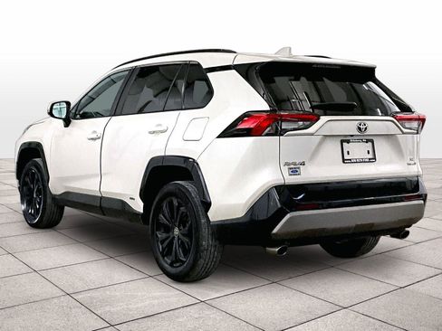 Used 2022 Toyota RAV4 SE w/ Convenience Package image 10
