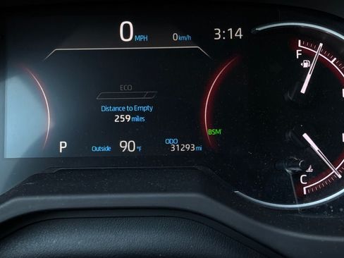 Used 2025 Toyota RAV4 XLE FWD image 38