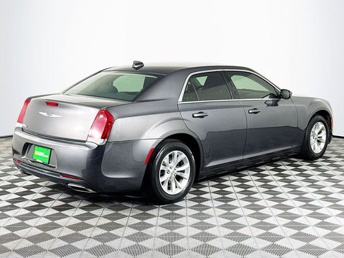 Used 2020 Chrysler 300 Touring RWD image 10