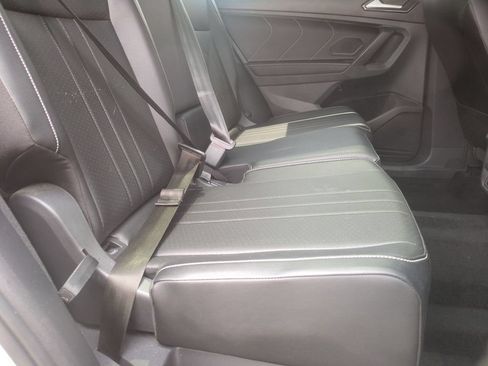 Used 2022 Volkswagen Tiguan SE AWD/4WD image 16