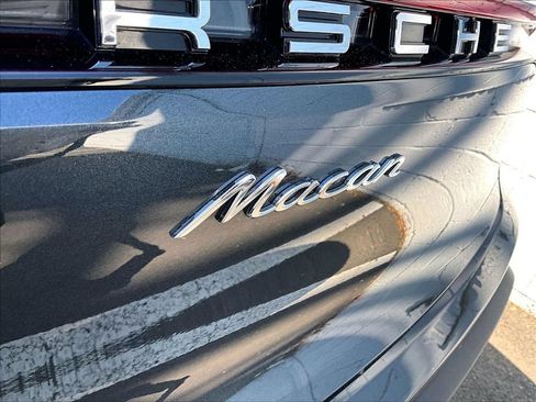 Certified 2025 Porsche Macan AWD/4WD image 33