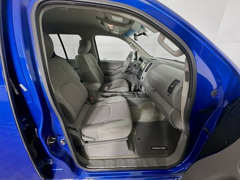 Used 2013 Nissan Frontier SV image 28