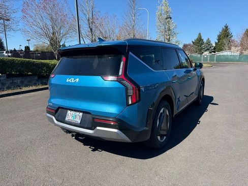 Used 2024 Kia EV9 Land image 7